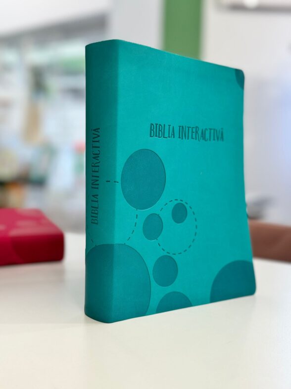 Biblia interactiva verde cu coperta flexibila