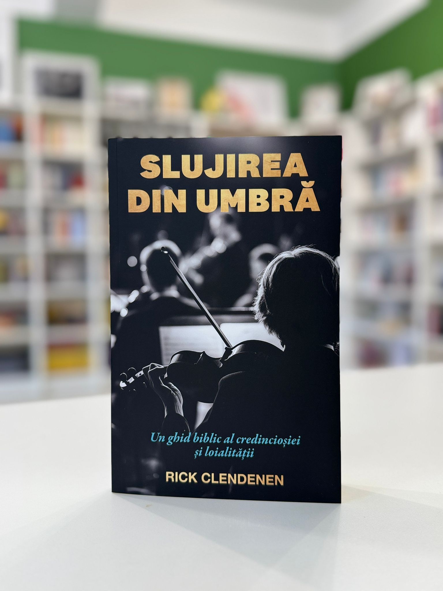 Slujirea din umbra
