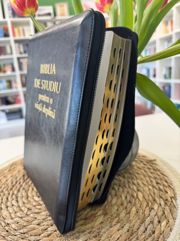 Biblia de studiu pentru o viata deplina cu fermoar - neagra